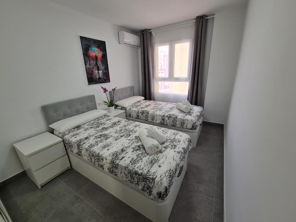 Modern 3 Bedroom Luxury Apartment In Торремолінос Екстер'єр фото
