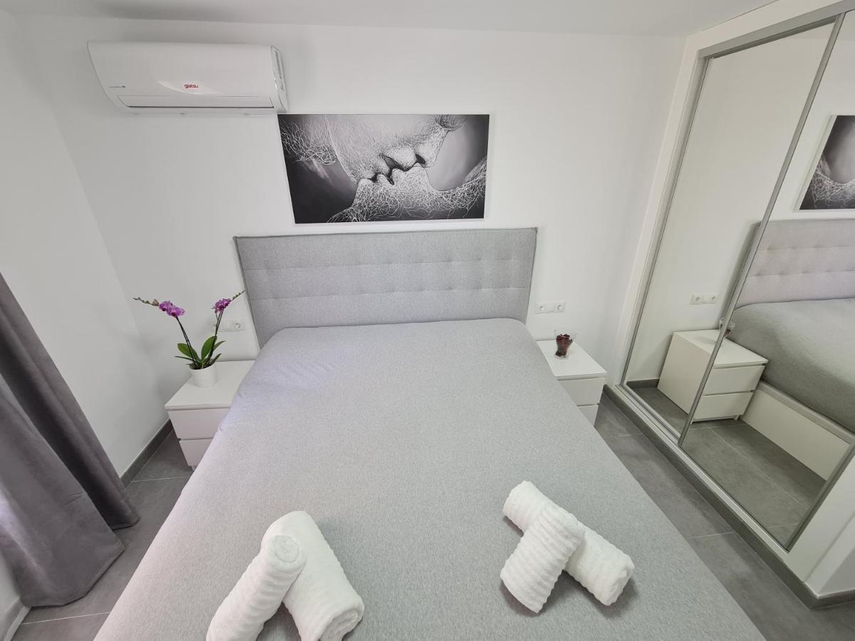 Modern 3 Bedroom Luxury Apartment In Торремолінос Екстер'єр фото